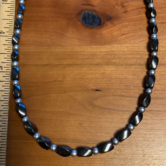 Black and silver beaded necklace - Picture 2 of 4